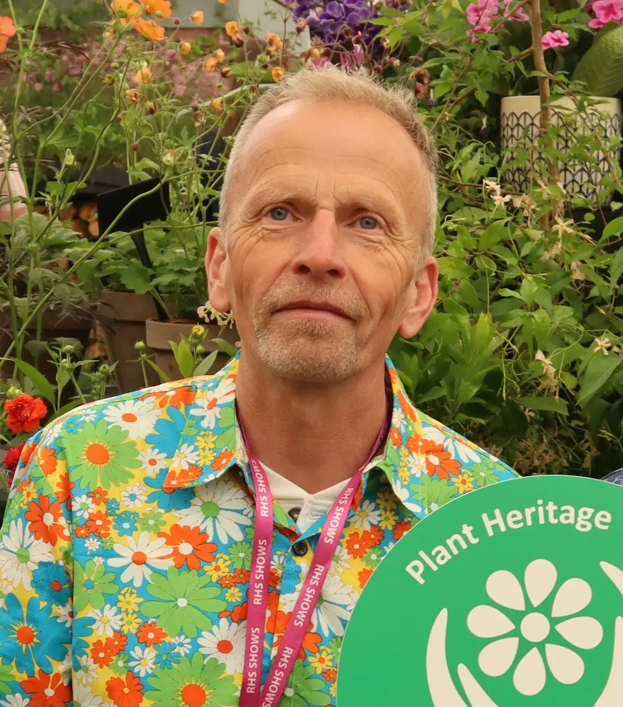 Stephen Peters MCIHort, conservador jefe y experto en gestión de paisajes históricos.