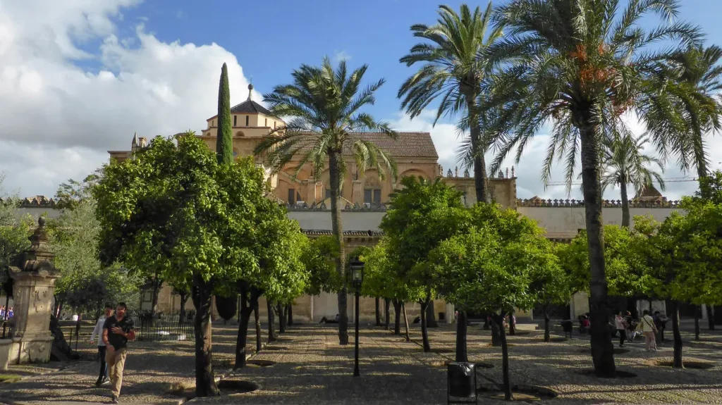 patio de los naranjos de la Mezquita de Córdoba detalle del frontal